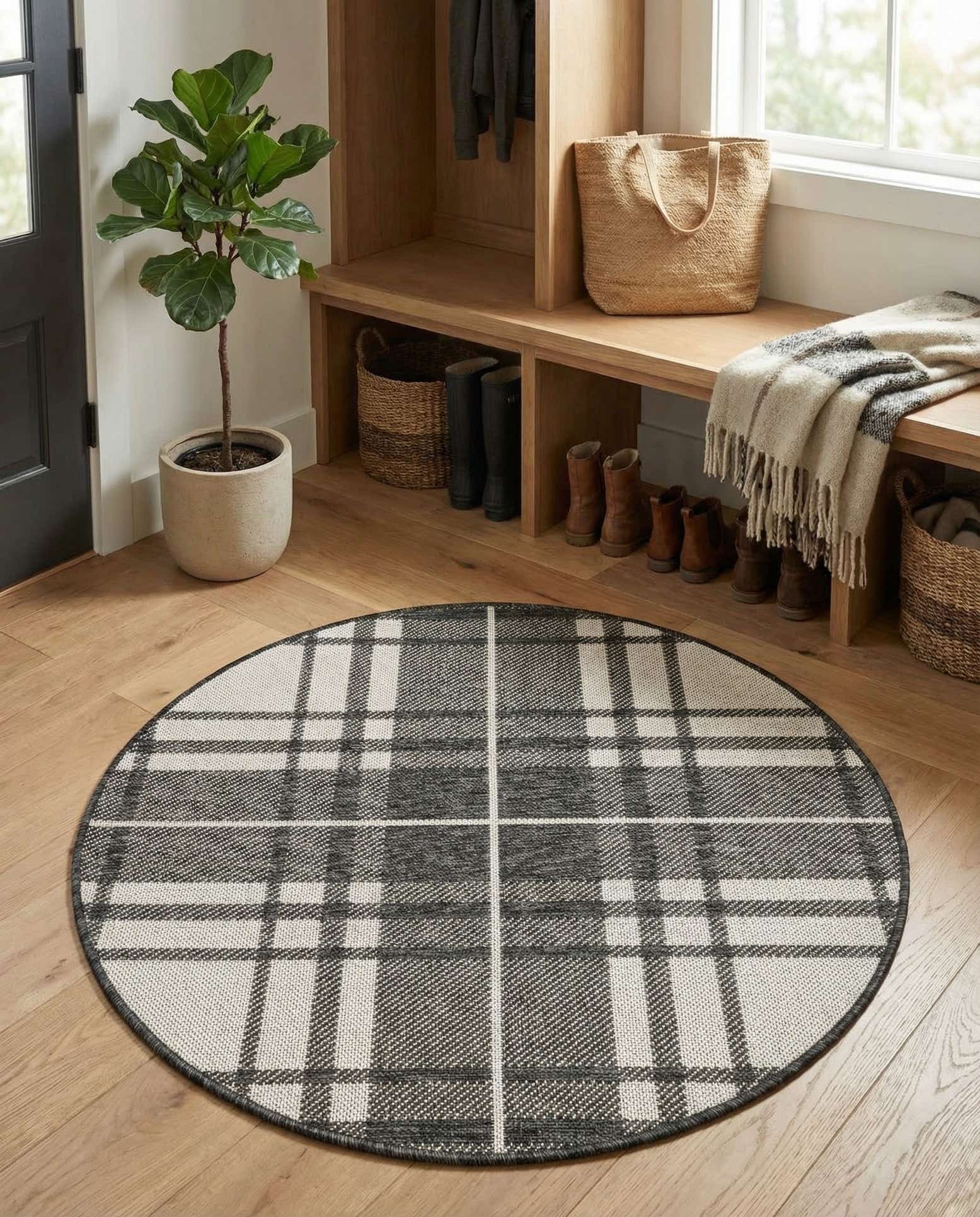 3' x 3' Easy-Clean Checkered Indoor / Outdoor Round Rug