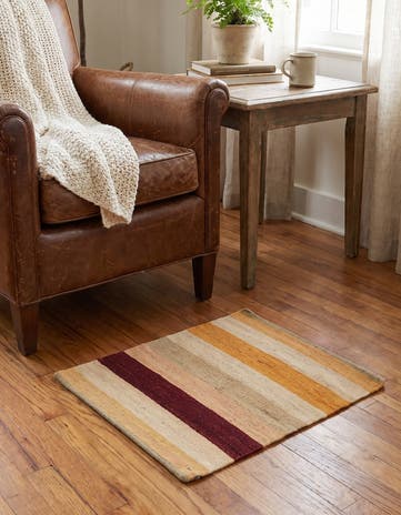 1' 5 x 1' 6 Hand Woven Pillow Wool Square Rug