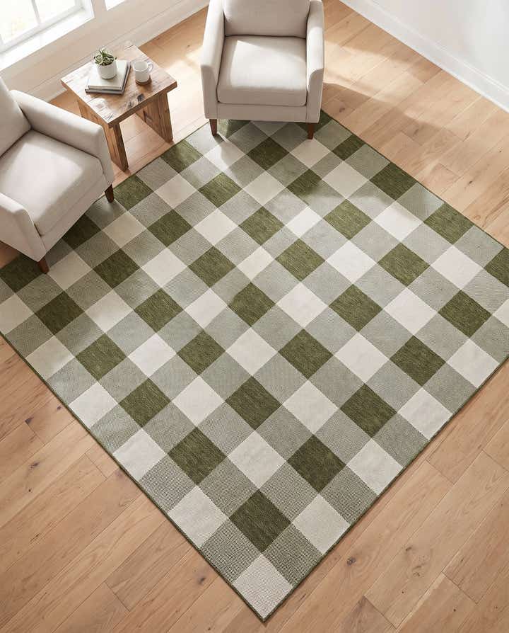 7' 10 x 7' 10 Easy-Clean Checkered Indoor / Outdoor Square Rug