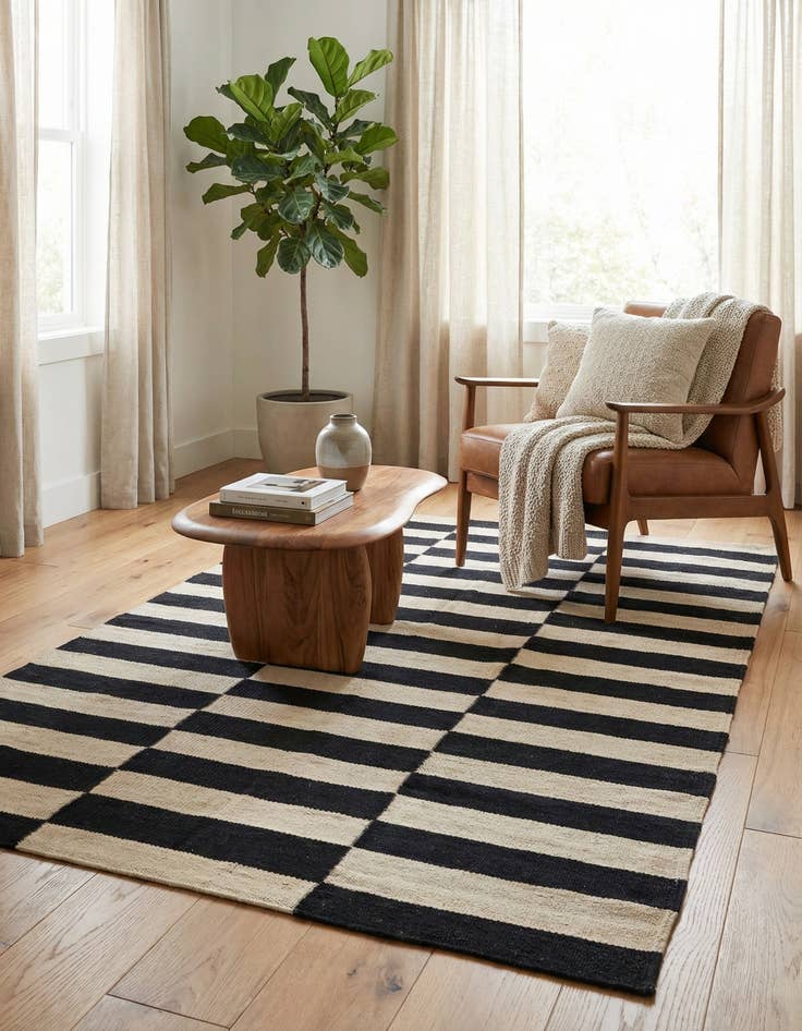 Detail image of 3' 2 x 4' 9  Hand Woven Kilim Modern Wool Rug