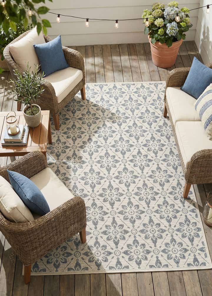 5' 3 x 7' 7 Easy-Clean Botanical Indoor / Outdoor Rug