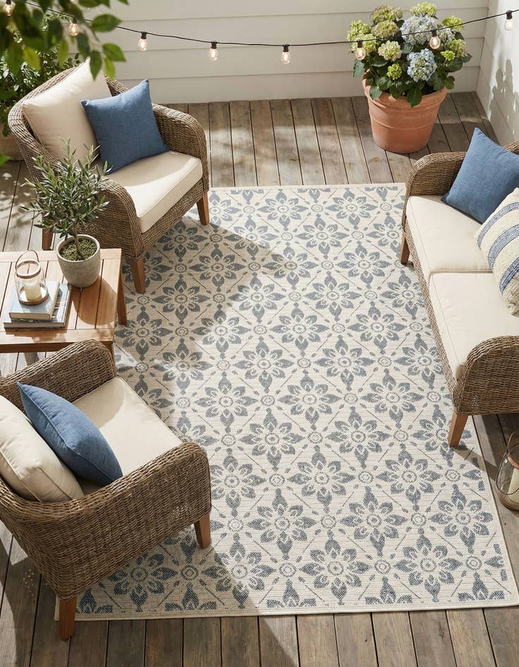 Detail image of 5' 3 x 7' 7  Washable Botanical Indoor / Outdoor Rug