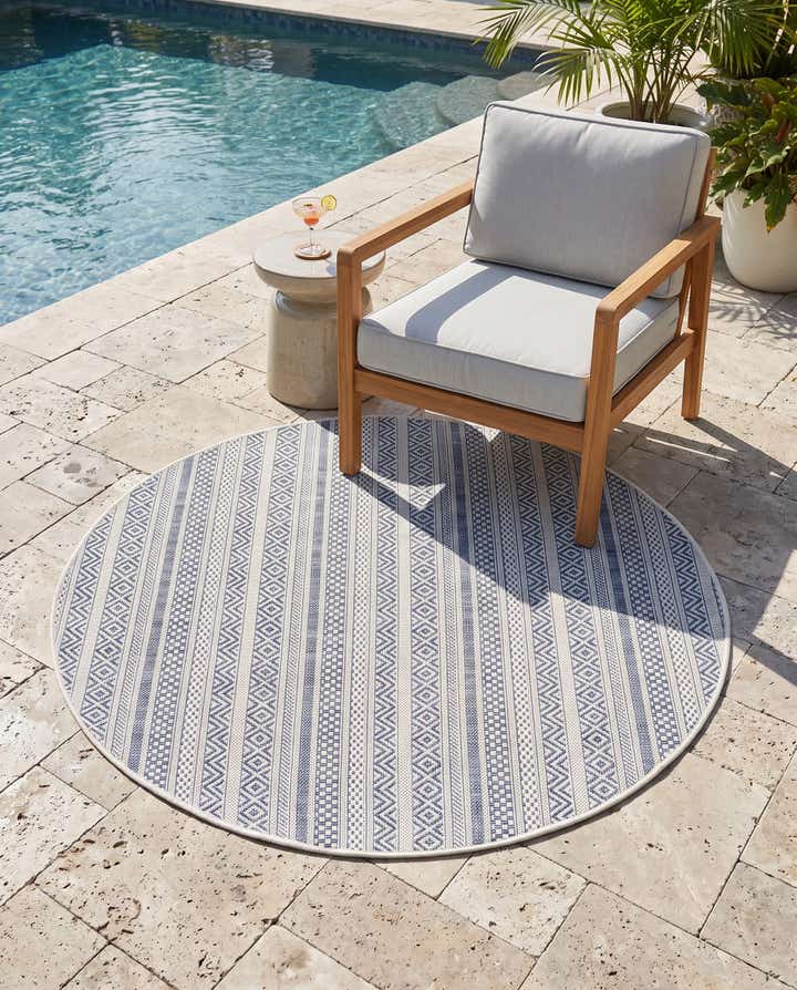 4' x 4' Easy-Clean Striped Indoor / Outdoor Round Rug