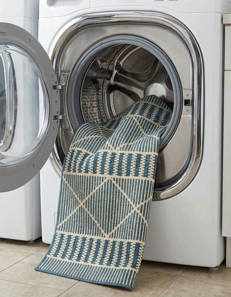 Detail image of  4' x 6'  Washable Lattice Indoor / Outdoor Rug