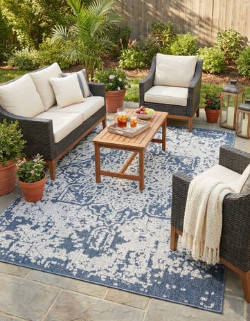 6' 1 x 9' Easy-Clean Traditional Indoor / Outdoor Rug