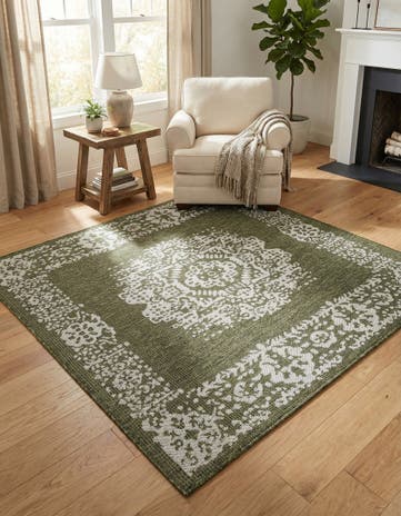 6' x 6' Easy-Clean Traditional Indoor / Outdoor Square Rug