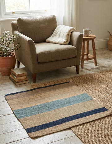 1' 5 x 1' 7 Hand Woven Pillow Wool Square Rug