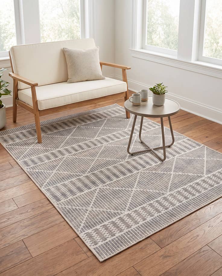 Detail image of 4' x 6' Easy-Clean Lattice Indoor / Outdoor Rug