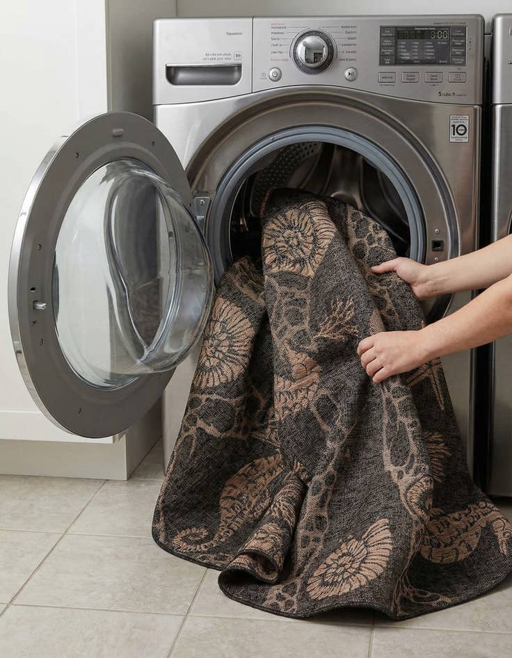 Detail image of  7' 10 x 7' 10  Washable Coastal Indoor / Outdoor Round Rug