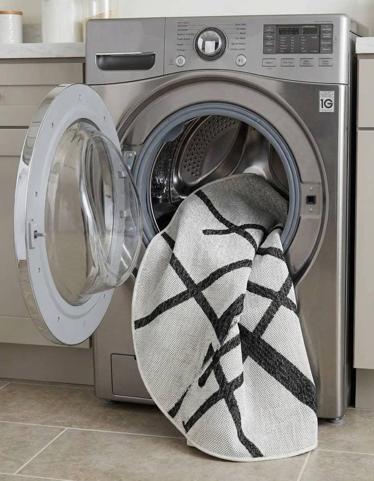 Detail image of  3' x 3'  Washable Modern Indoor / Outdoor Round Rug