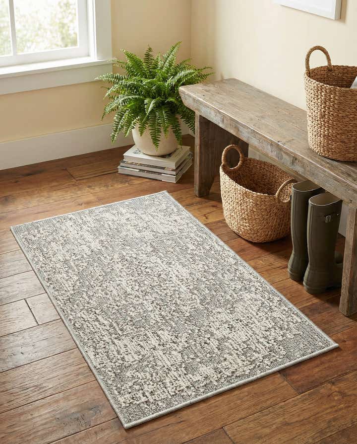 2' x 3' 1 Easy-Clean Traditional Indoor / Outdoor Rug