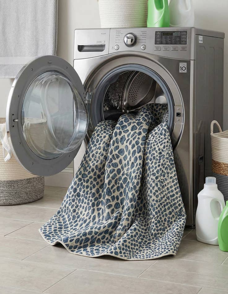 Detail image of 7' 10 x 7' 10  Washable Jill Zarin Cape Town Indoor / Outdoor Round Rug