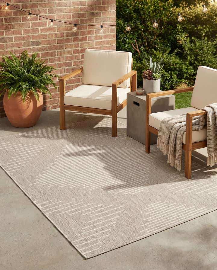 4' x 6' Easy-Clean Modern Indoor / Outdoor Rug