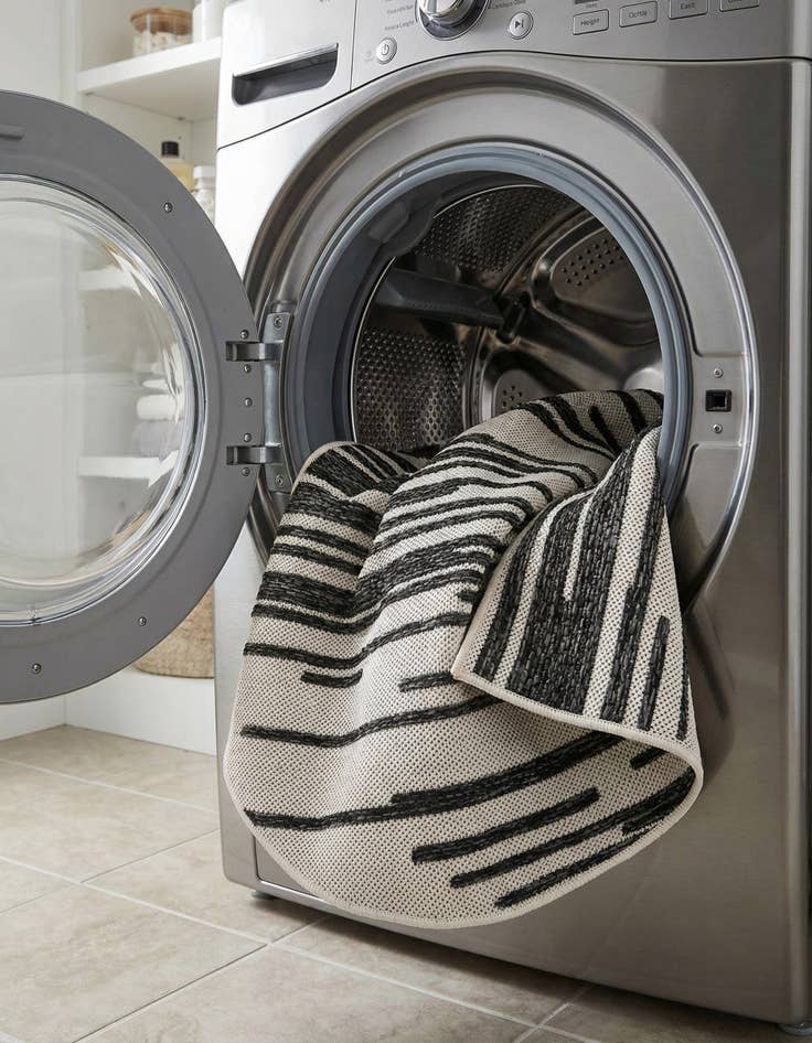 Detail image of 3' x 3'  Washable Modern Indoor / Outdoor Round Rug