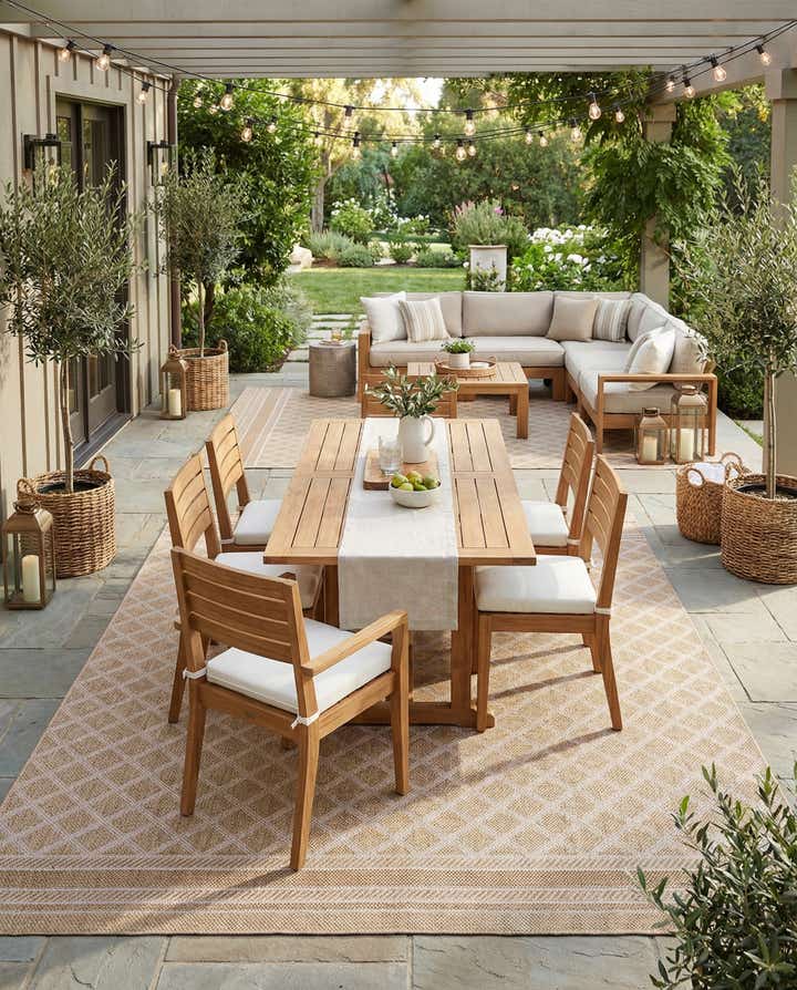 9' x 12' Easy-Clean Lattice Indoor / Outdoor Rug