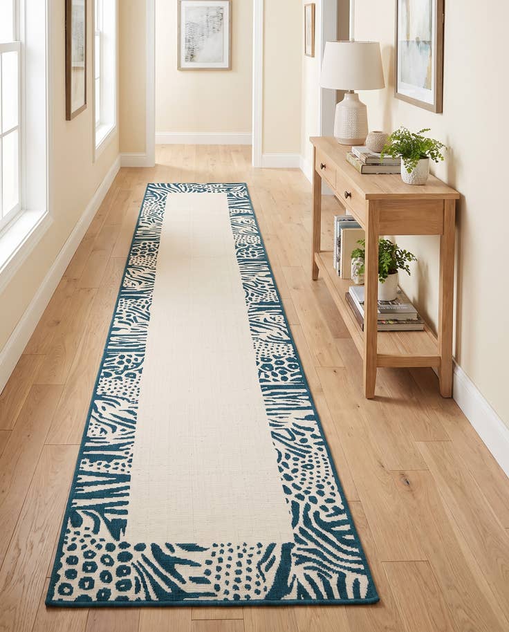 Detail image of 2' 7 x 12' Easy-Clean Safari Indoor / Outdoor Runner Rug