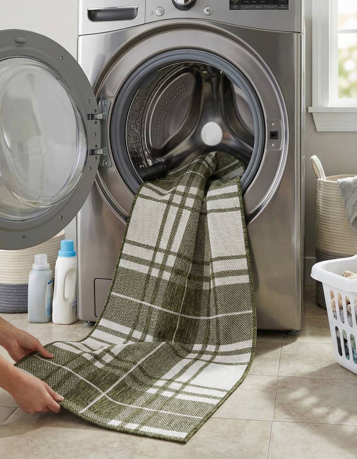 Detail image of  2' x 6'  Washable Checkered Indoor / Outdoor Runner Rug