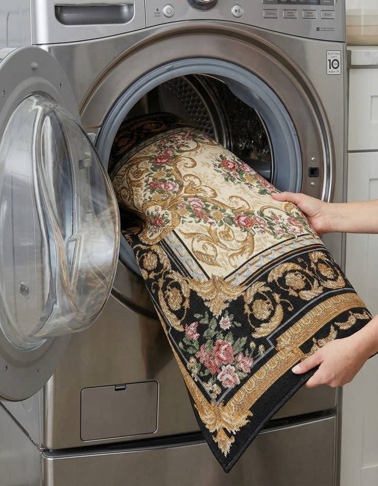 Detail image of  4' x 6'  Washable Traditional Indoor / Outdoor Rug