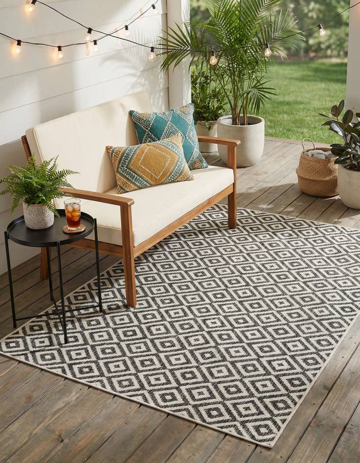 Detail image of 4' x 6' Easy-Clean Jill Zarin Costa Rica Indoor / Outdoor Rug