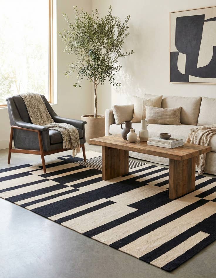 Detail image of  4' 7 x 6' 5  Hand Woven Kilim Modern Wool Rug