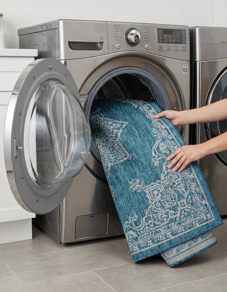 Detail image of  4' x 6'  Washable Traditional Indoor / Outdoor Rug