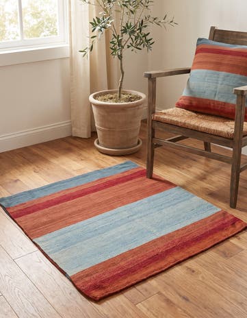 2' 4 x 2' 5 Hand Woven Pillow Wool Square Rug