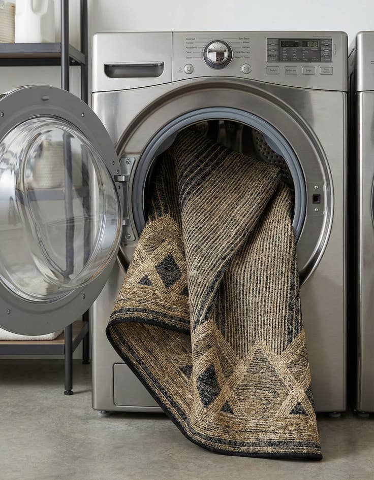 Detail image of 7' 10 x 7' 10  Washable Modern Indoor / Outdoor Square Rug