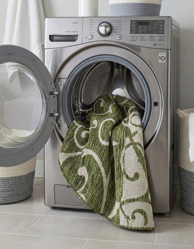 Detail image of 4' x 4'  Washable Botanical Indoor / Outdoor Round Rug