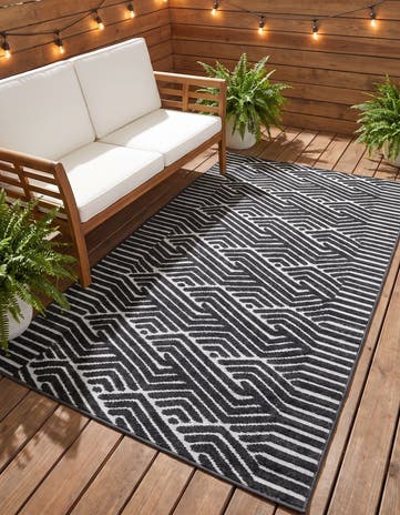 4' x 6' Easy-Clean Sabrina Soto Hudson Indoor / Outdoor Rug