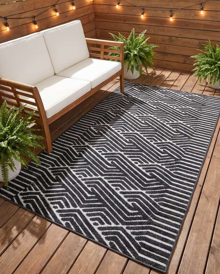 4' x 6' Easy-Clean Sabrina Soto Hudson Indoor / Outdoor Rug