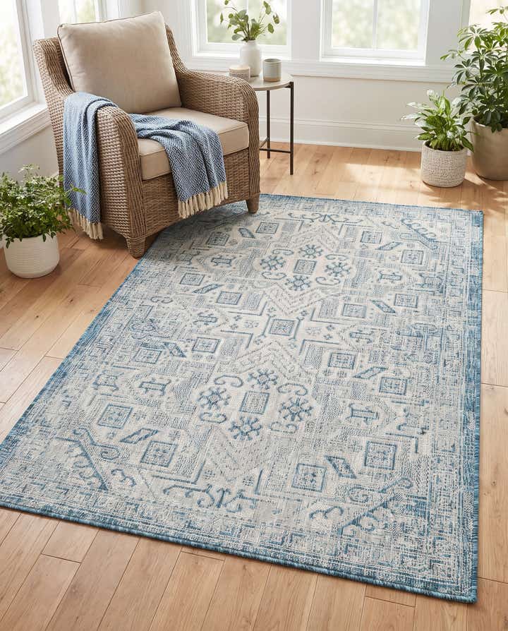 4' x 6' Easy-Clean Aztec Indoor / Outdoor Rug