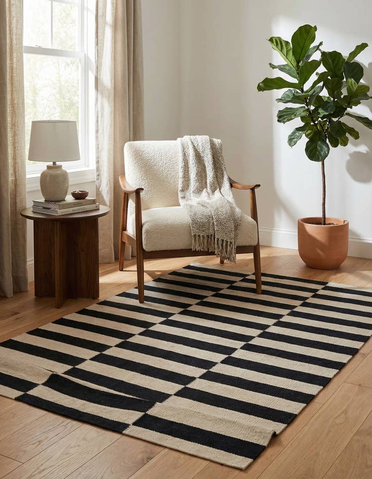 Detail image of 3' 4 x 4' 11  Hand Woven Kilim Modern Wool Rug