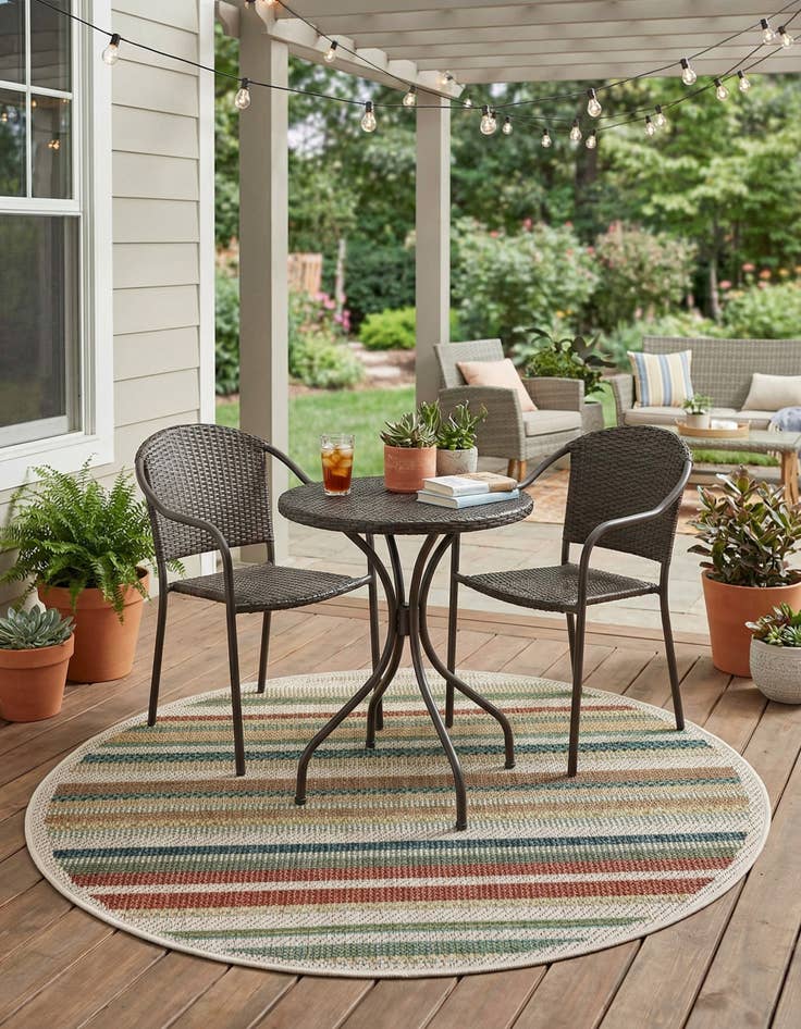 Detail image of 3' 3 x 3' 3  Washable Baja Indoor / Outdoor Round Rug