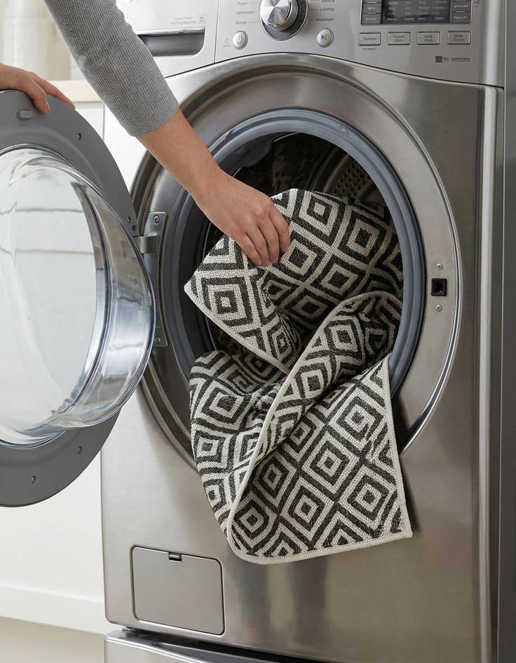 Detail image of 2' 7 x 10'  Washable Jill Zarin Costa Rica Indoor / Outdoor Runner Rug