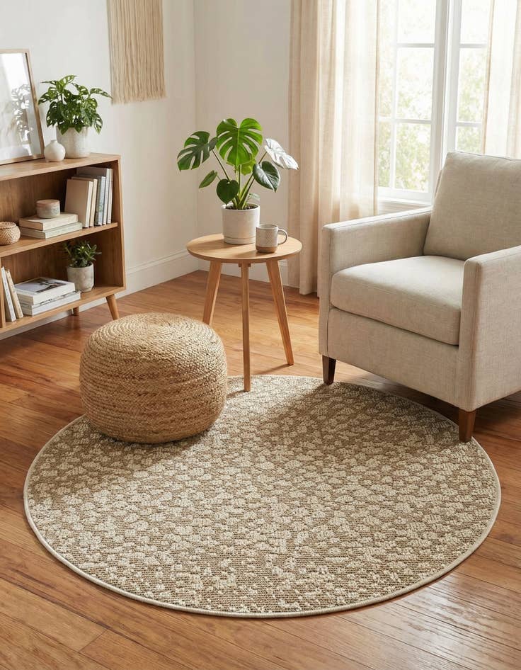 Detail image of  3' 1 x 3' 1  Washable Safari Indoor / Outdoor Round Rug