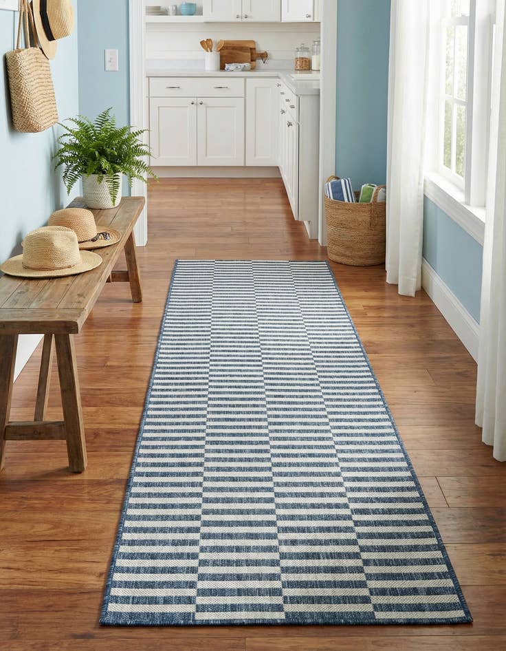 Detail image of 2' 7 x 10' Easy-Clean Ribbon Indoor / Outdoor Runner Rug