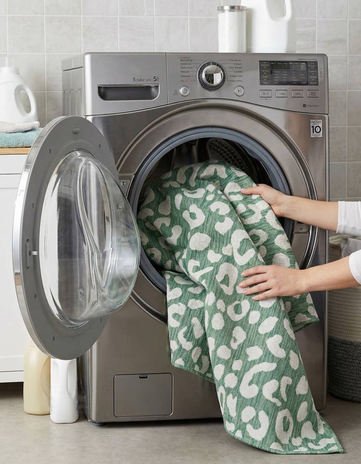 Detail image of 7' 10 x 7' 10  Washable Safari Indoor / Outdoor Square Rug