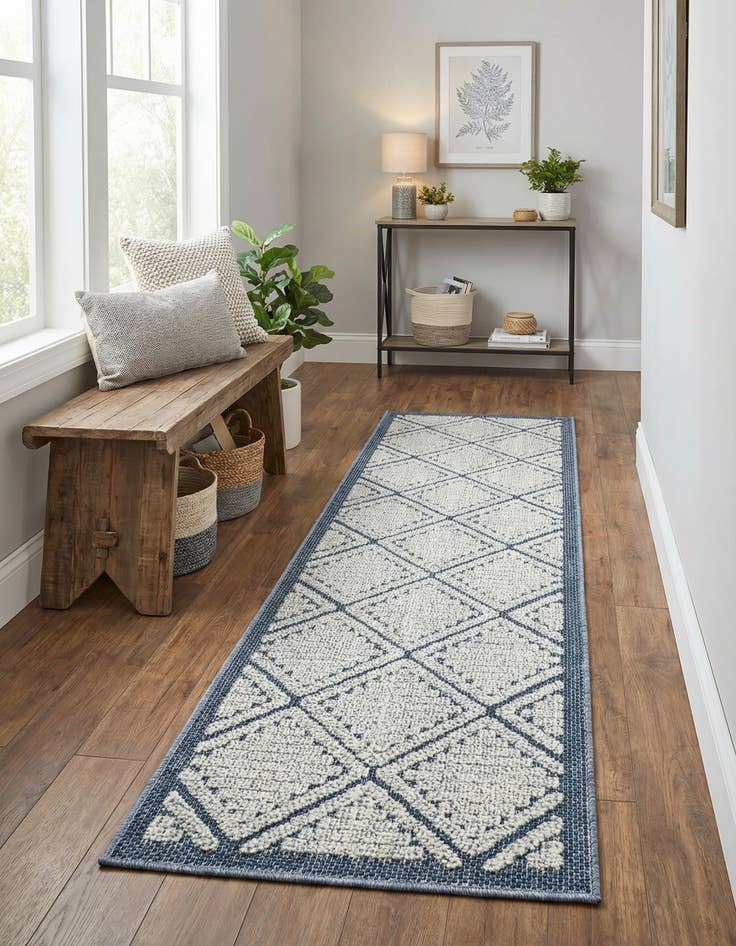 Detail image of 2' x 6' 1 Easy-Clean Trellis Indoor / Outdoor Runner Rug