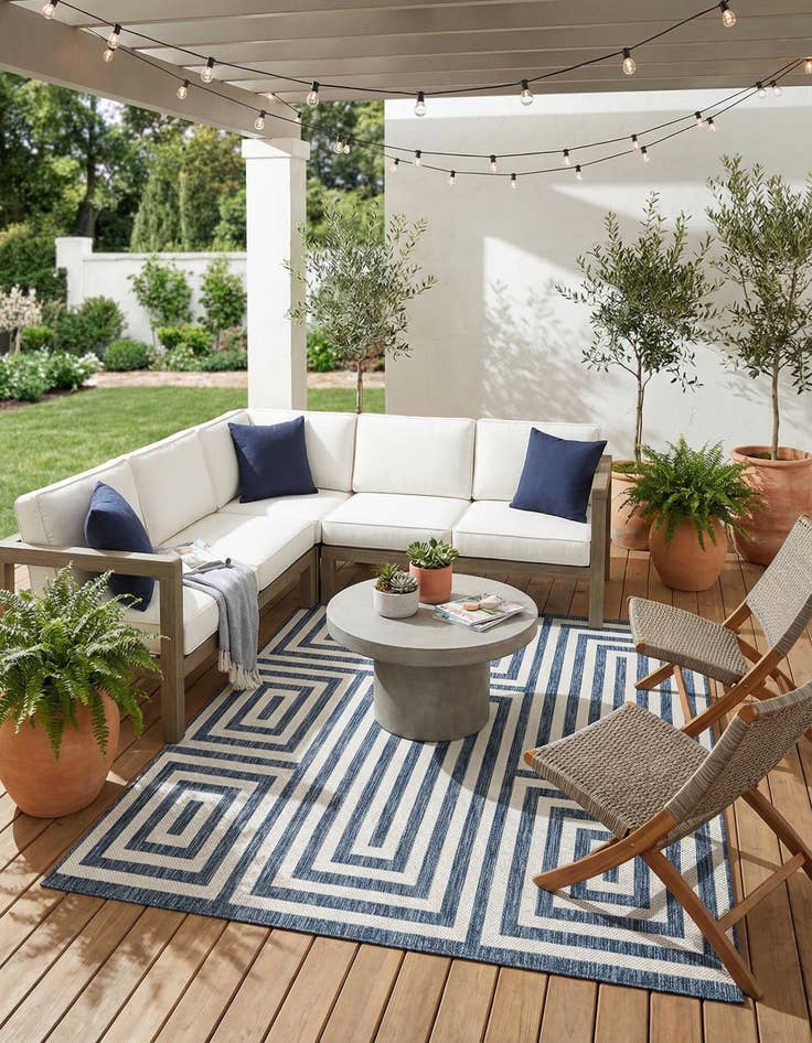 Detail image of 7' 10 x 7' 10 Easy-Clean Modern Indoor / Outdoor Square Rug
