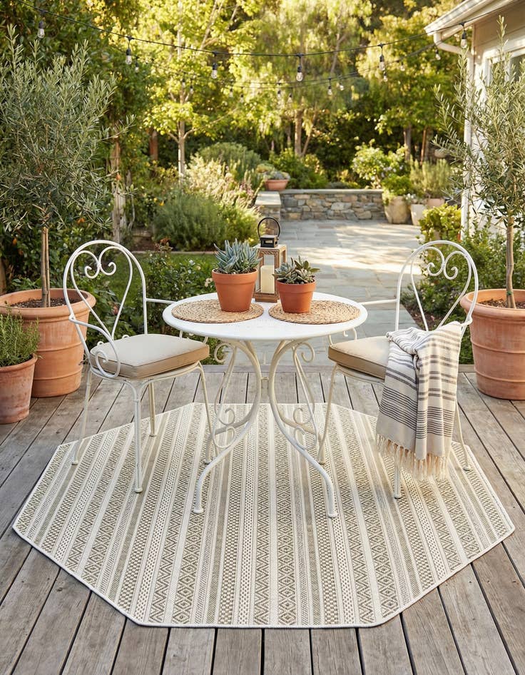 Detail image of 5' 3 x 5' 3 Easy-Clean Striped Indoor / Outdoor Octagon Rug