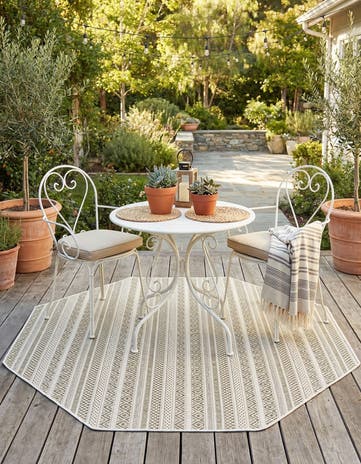 5' 3 x 5' 3 Easy-Clean Ribbon Indoor / Outdoor Octagon Rug