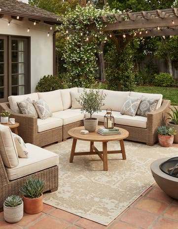 9' x 12' Easy-Clean Traditional Indoor / Outdoor Rug