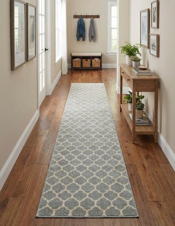 2' 7 x 19' 8 Lattice Runner Rug