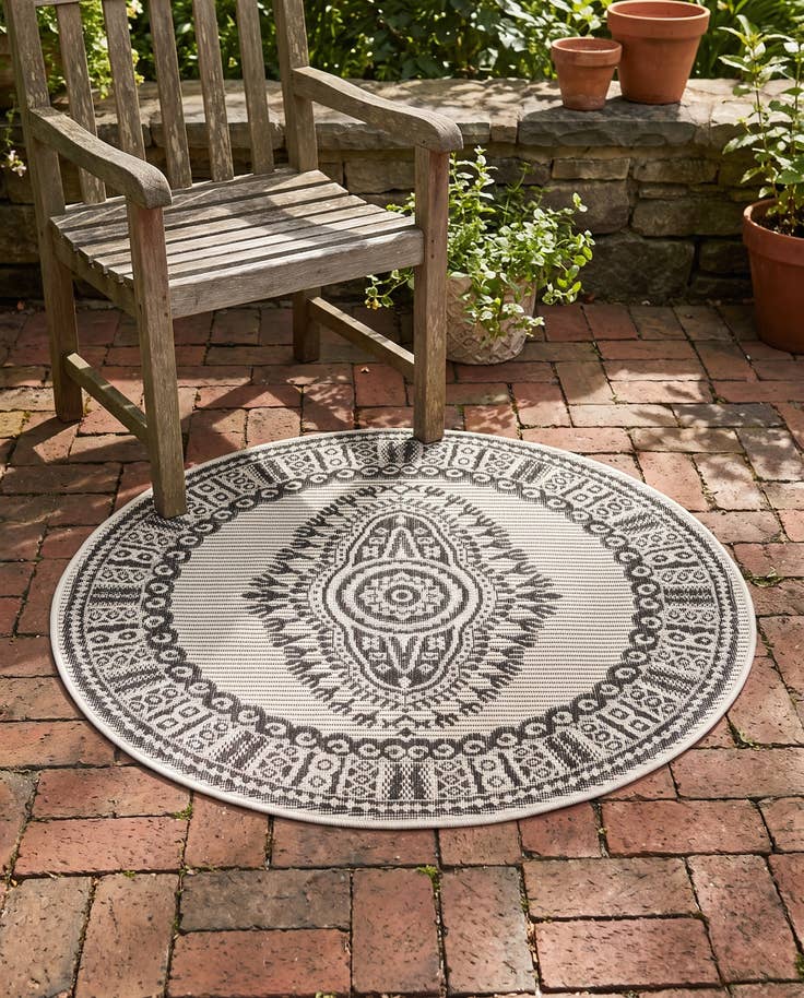Detail image of 3' x 3' Easy-Clean Traditional Indoor / Outdoor Round Rug