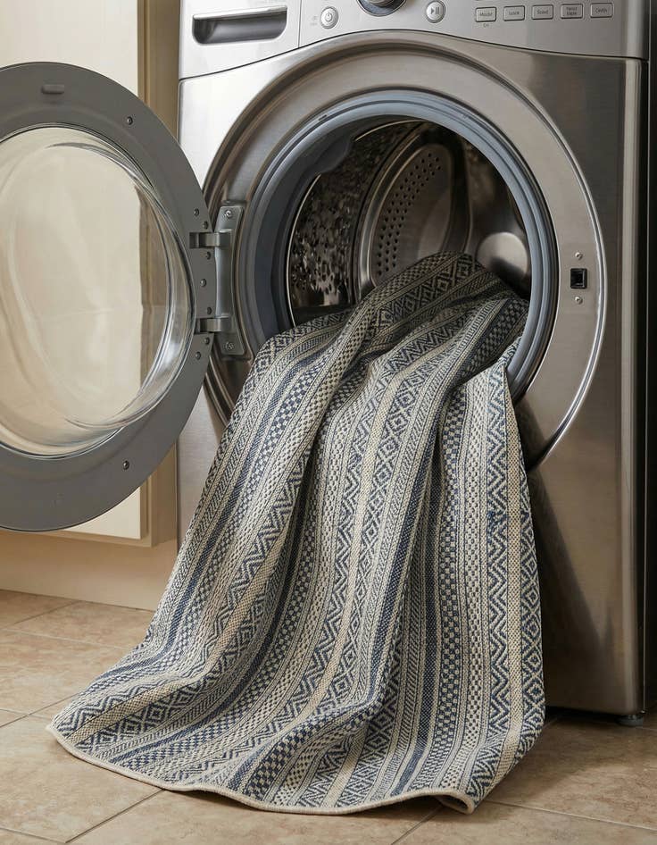 Detail image of 5' 3 x 5' 3  Washable Striped Indoor / Outdoor Round Rug