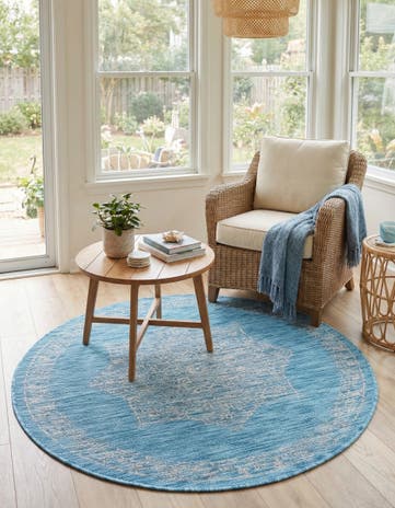 Light Aqua Easy-Clean Traditional Indoor / Outdoor Round Rug