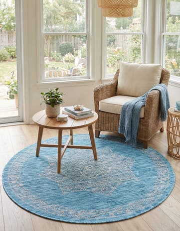 Light Aqua Easy-Clean Traditional Indoor / Outdoor Round Rug