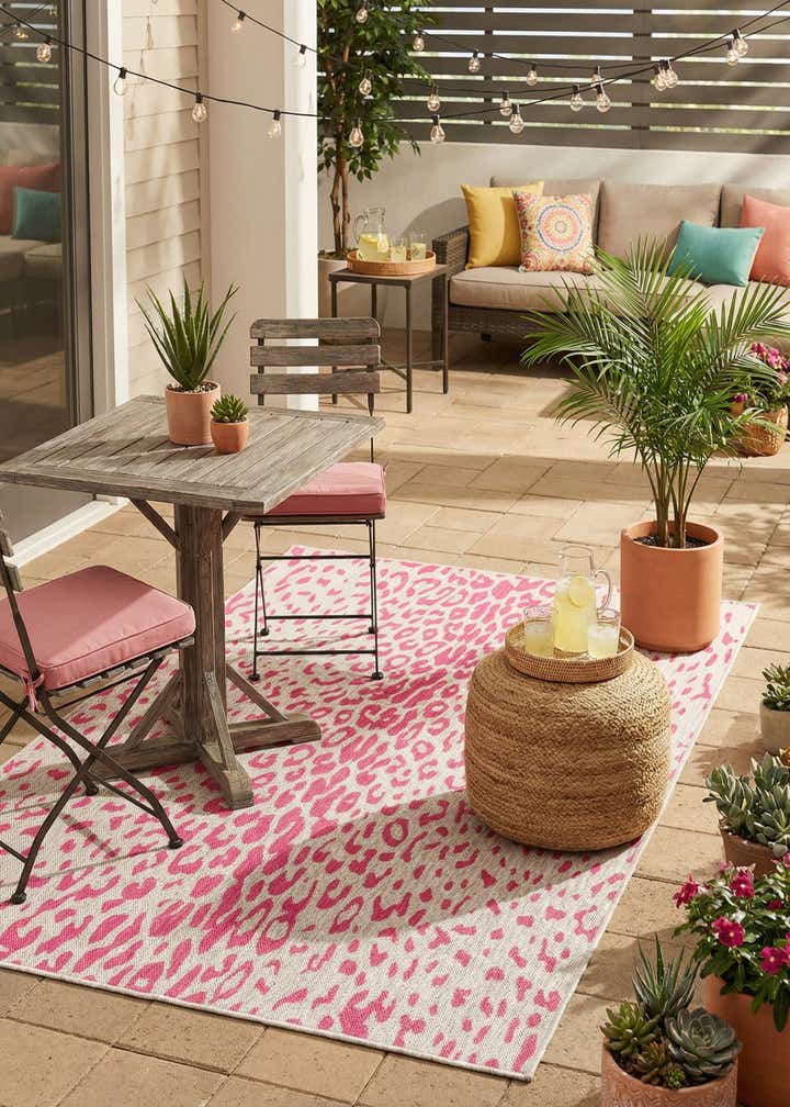 5' 3 x 8' Easy-Clean Safari Indoor / Outdoor Rug