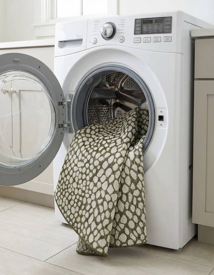 Detail image of 7' x 7'  Washable Jill Zarin Indoor / Outdoor Round Rug