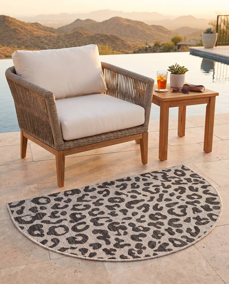 Detail image of 2' 7 x 4' Easy-Clean Safari Indoor / Outdoor Hearth Rug